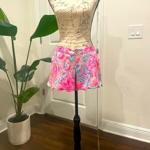 Lilly pilote scalloped shorts